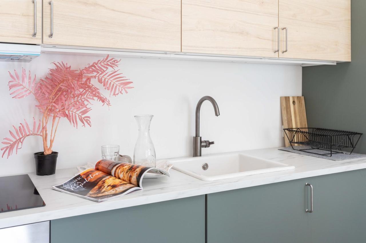 Design Sunny 2Bdr Apartment Near The City Center 자그레브 외부 사진